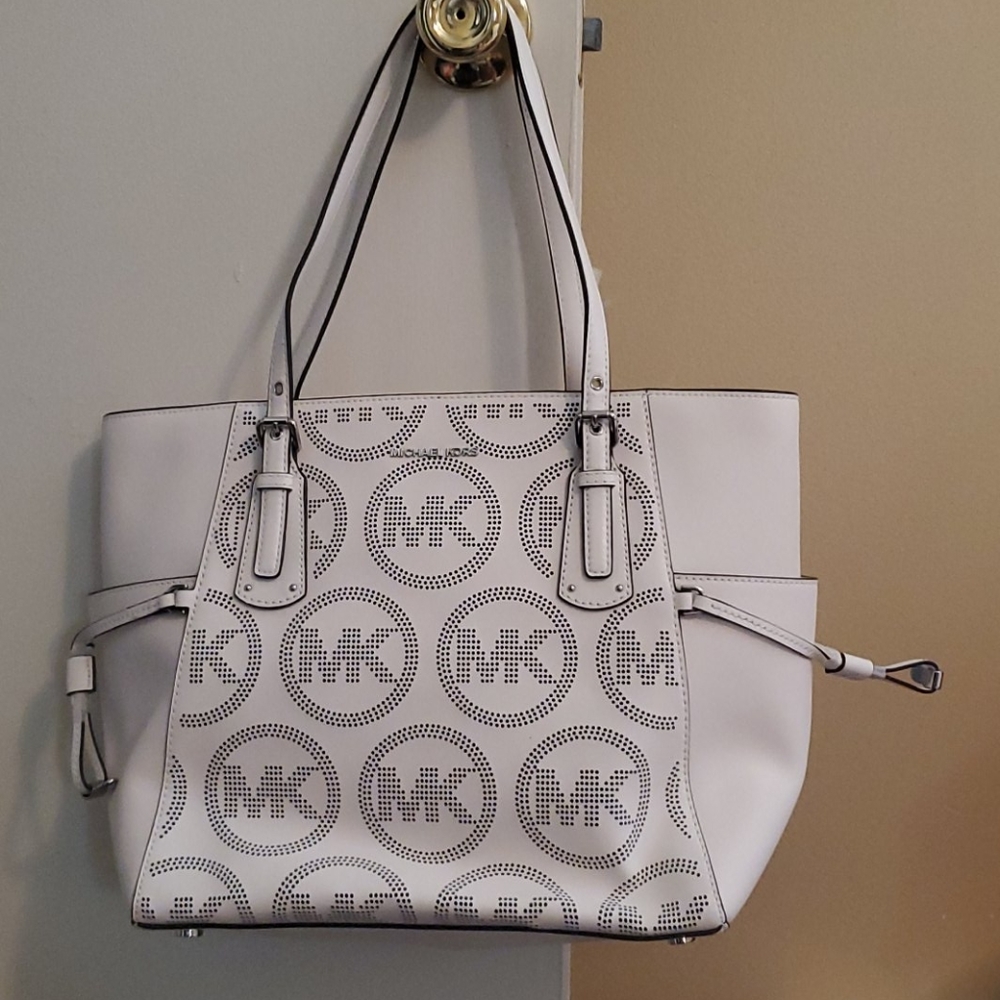 Michael Kors Voyager Tote